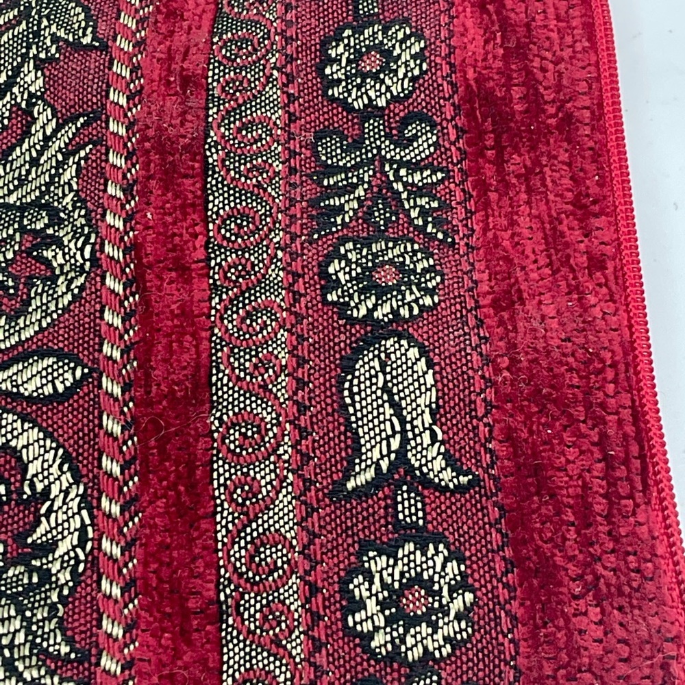“VINTAGE” Tapestry and Crushed Velvet Red and Gold Patterned Pouch. - Picture 6 of 9